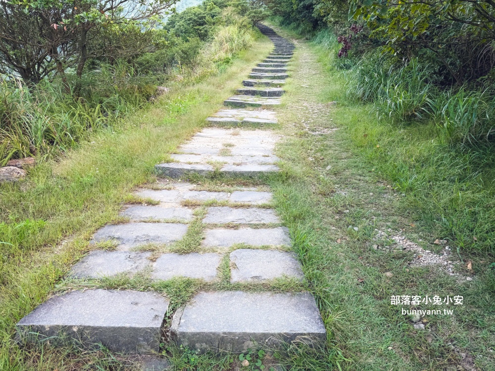 有夠低調的地質公園拍照點，景色真的夢幻到不行，下車走20分鐘，也有空地可停車