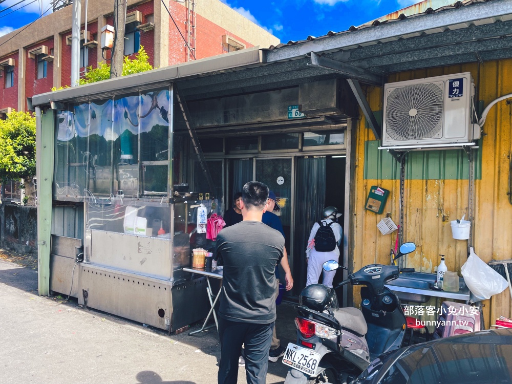 深澳漁港吃這間「阿玉鍋貼」路邊小吃，是居民和卡車司機超愛的鍋貼店
