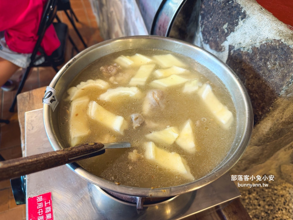 觀音山美食推薦【鴻興土雞城】必吃白斬雞與苦瓜雞湯,餐點好吃又好停車!! 觀音山美食推薦【鴻興土雞城】必吃白斬雞與苦瓜雞湯,餐點好吃又好停車!!
