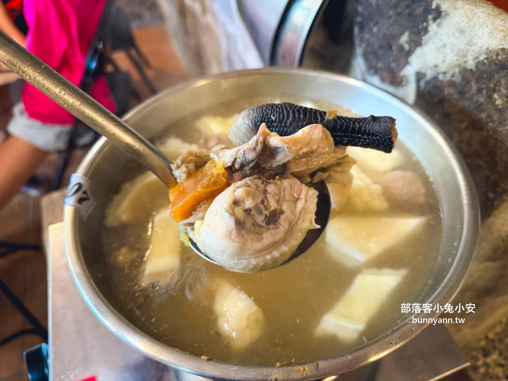觀音山美食推薦【鴻興土雞城】必吃白斬雞與苦瓜雞湯,餐點好吃又好停車!! 觀音山美食推薦【鴻興土雞城】必吃白斬雞與苦瓜雞湯,餐點好吃又好停車!!