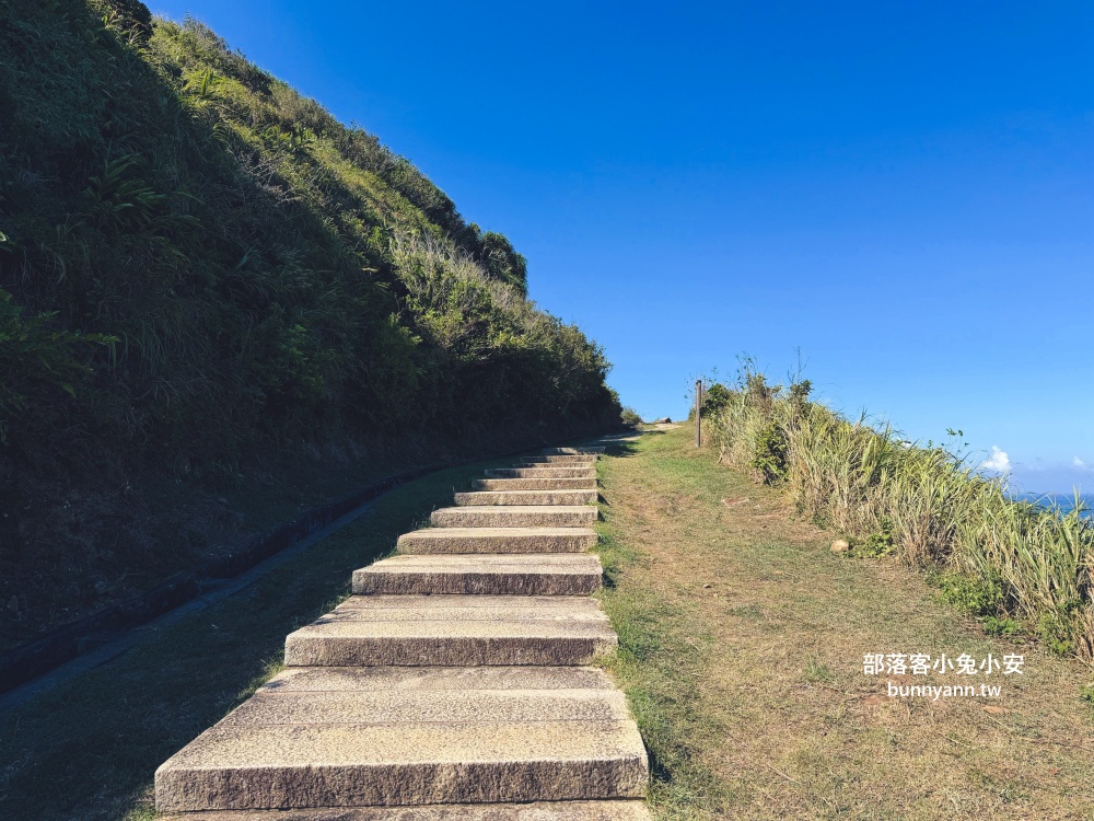 新北市【龍洞灣岬步道】來回往返不用一小時，輕鬆欣賞壯麗海岸景色