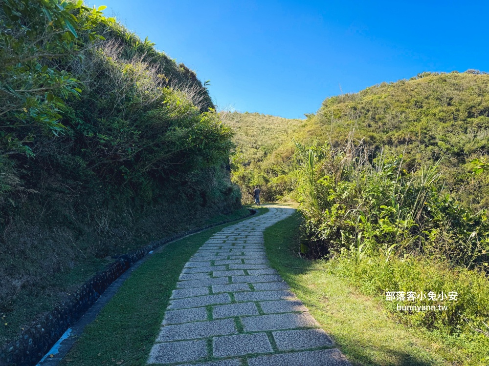 新北市【龍洞灣岬步道】來回往返不用一小時，輕鬆欣賞壯麗海岸景色