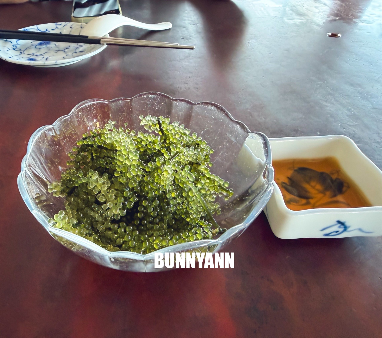 隱藏在九孔池旁的美味！92k週末食堂，現剖海膽跟九孔鮑美味上桌