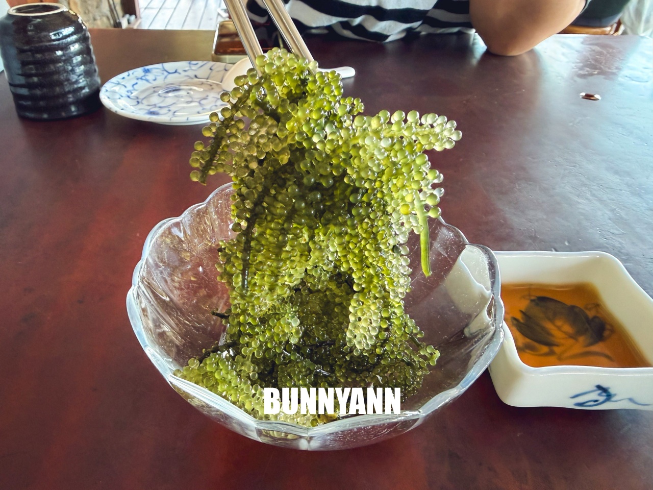 隱藏在九孔池旁的美味！92k週末食堂，現剖海膽跟九孔鮑美味上桌