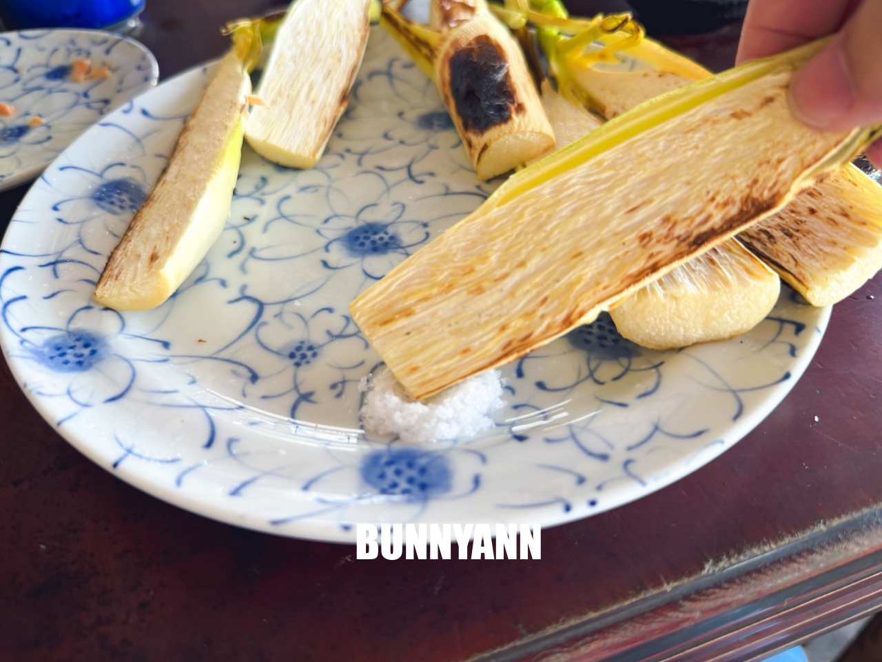 隱藏在九孔池旁的美味！92k週末食堂，現剖海膽跟九孔鮑美味上桌