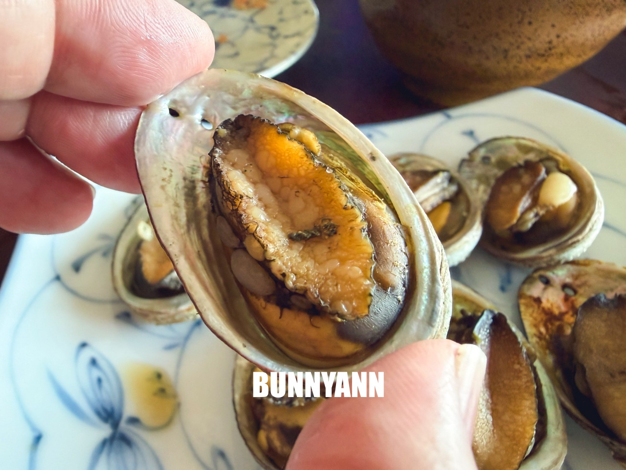 隱藏在九孔池旁的美味！92k週末食堂，現剖海膽跟九孔鮑美味上桌