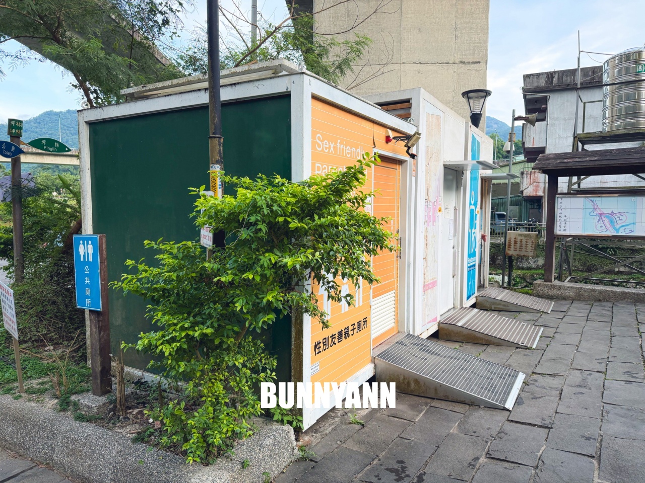新北【北勢溪自行車道】橋下走一分鐘就到的在地人玩水去處，地點公開!!