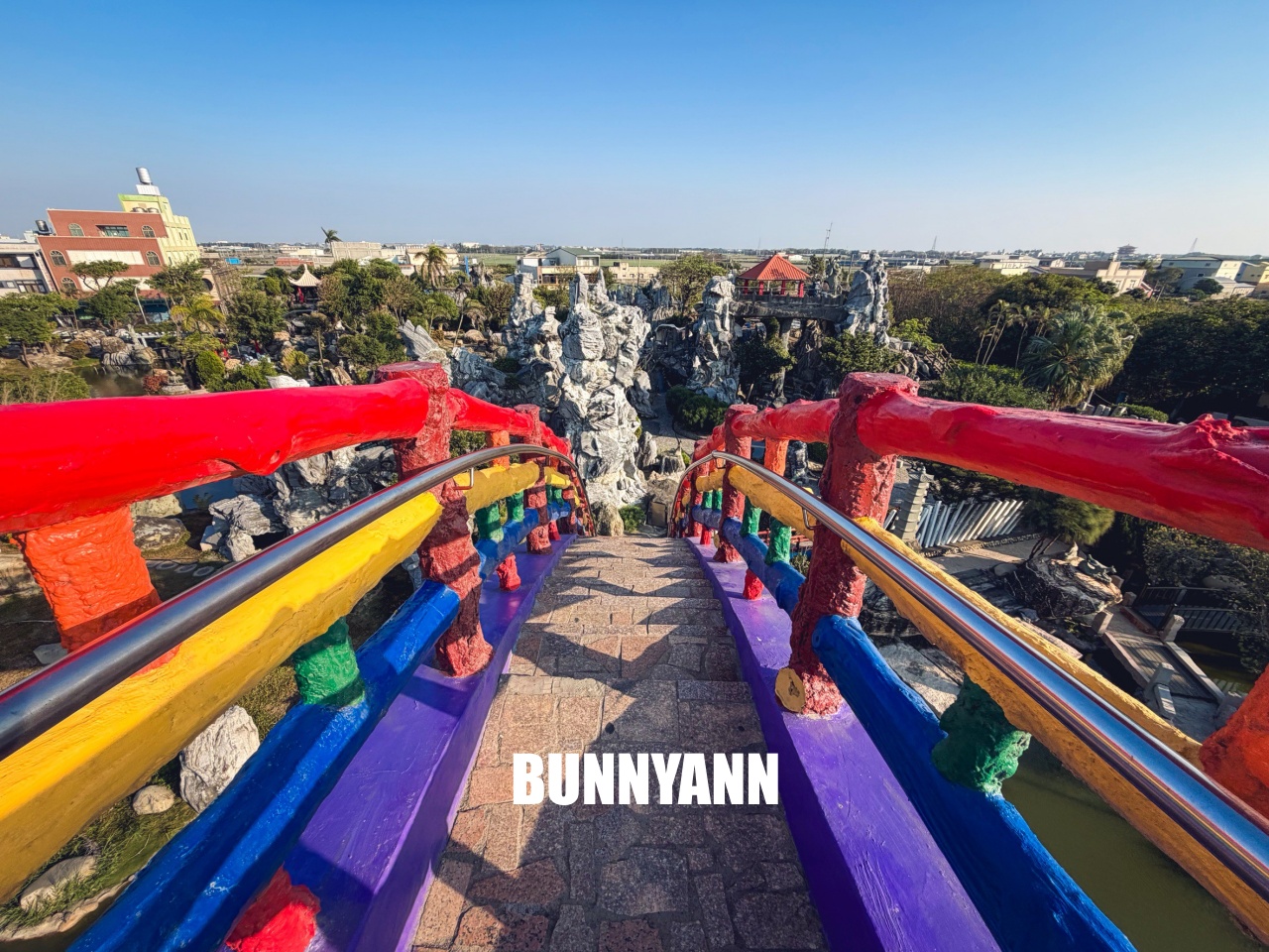 雲林人氣迷宮秘境！五年千歲公園，美拍全台最高彩虹彎橋