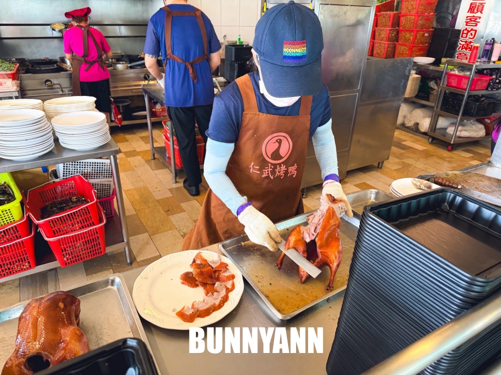份量超大吃超撐！高雄排隊名店仁武烤鴨，必點招牌炒鴨架香濃夠味