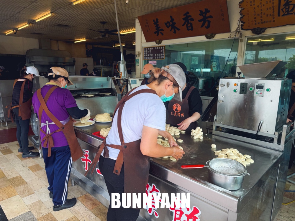份量超大吃超撐！高雄排隊名店仁武烤鴨，必點招牌炒鴨架香濃夠味
