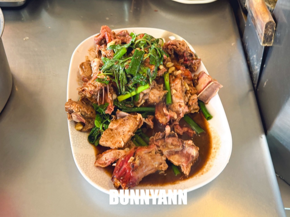 份量超大吃超撐！高雄排隊名店仁武烤鴨，必點招牌炒鴨架香濃夠味