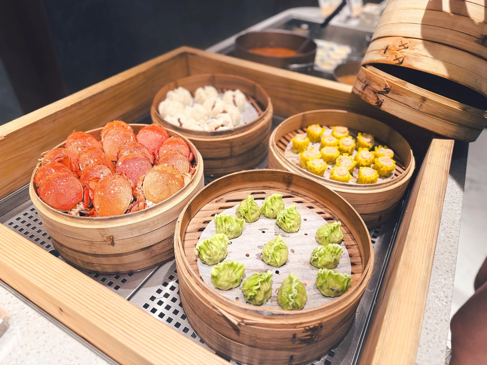 有夠好訂到的吃到飽！午餐不用提早一個月訂就有，網友一致好評居多，不可置信的小巧卻豐盛 @小兔小安*旅遊札記