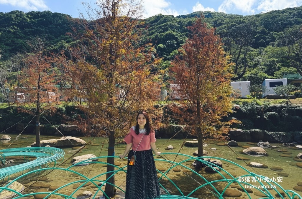 新北【亮山川休閒農場】最大特色就是園區內那條繽紛吸睛的彩色鋼構步道！