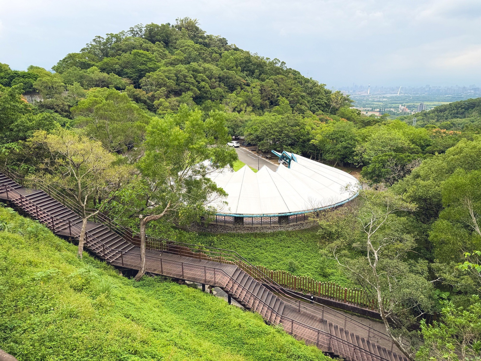 台北市【貴子坑生態園區】從入口處到遠山瞭望台來回只要30分鐘輕鬆走