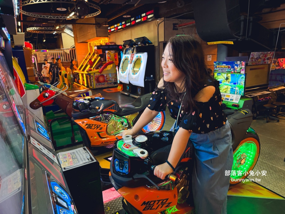 新北室內景點「E7PLAY三重館」一票玩到底,夜光保齡球、撞球、KTV玩到不想回家 新北室內景點「E7PLAY三重館」一票玩到底,夜光保齡球、撞球、KTV玩到不想回家