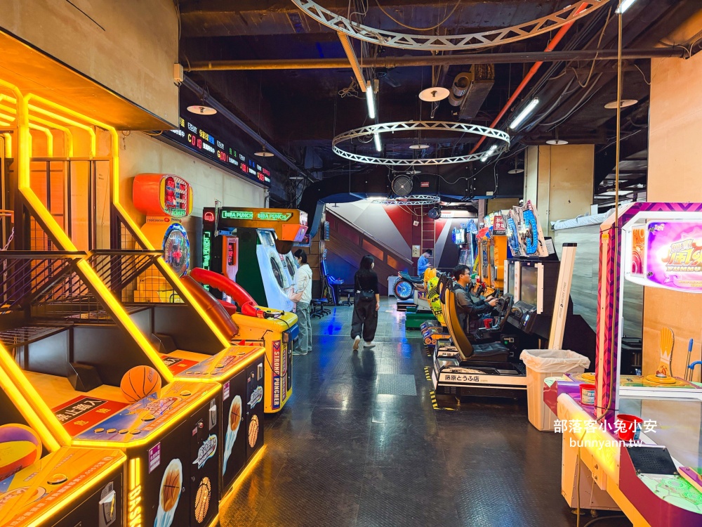 新北室內景點「E7PLAY三重館」一票玩到底,夜光保齡球、撞球、KTV玩到不想回家 新北室內景點「E7PLAY三重館」一票玩到底,夜光保齡球、撞球、KTV玩到不想回家