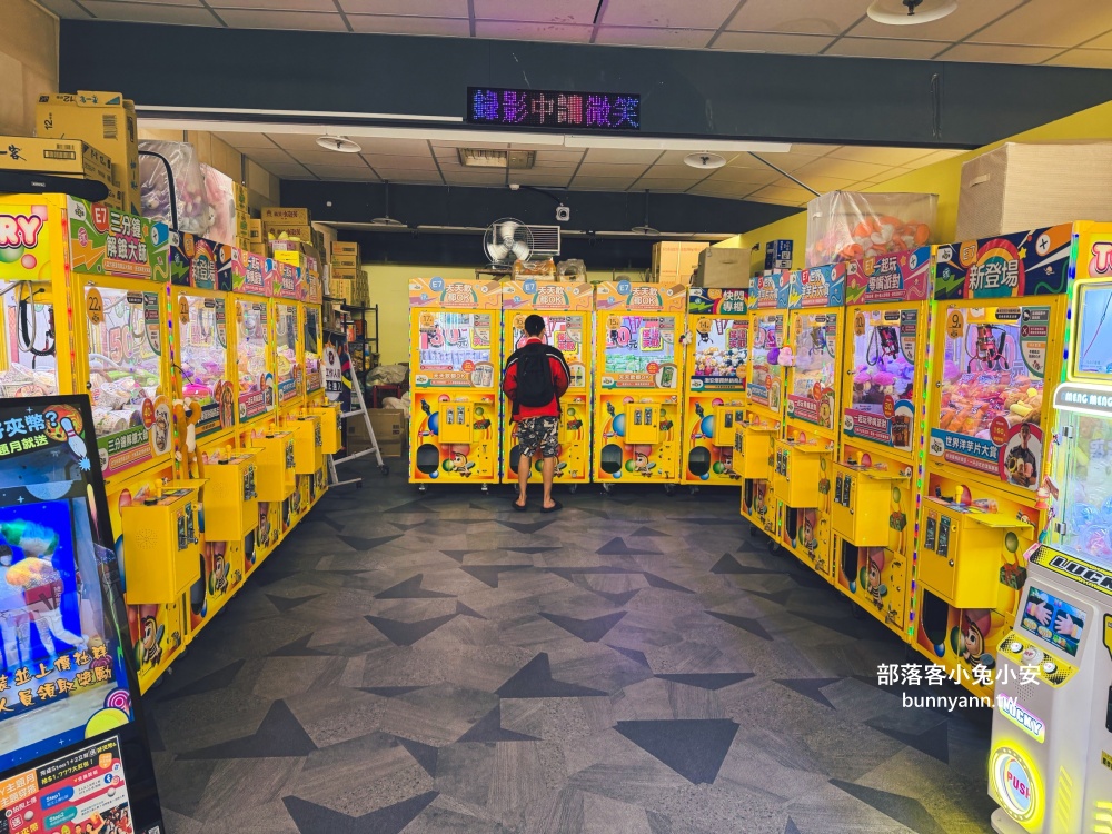 新北室內景點「E7PLAY三重館」一票玩到底,夜光保齡球、撞球、KTV玩到不想回家 新北室內景點「E7PLAY三重館」一票玩到底,夜光保齡球、撞球、KTV玩到不想回家