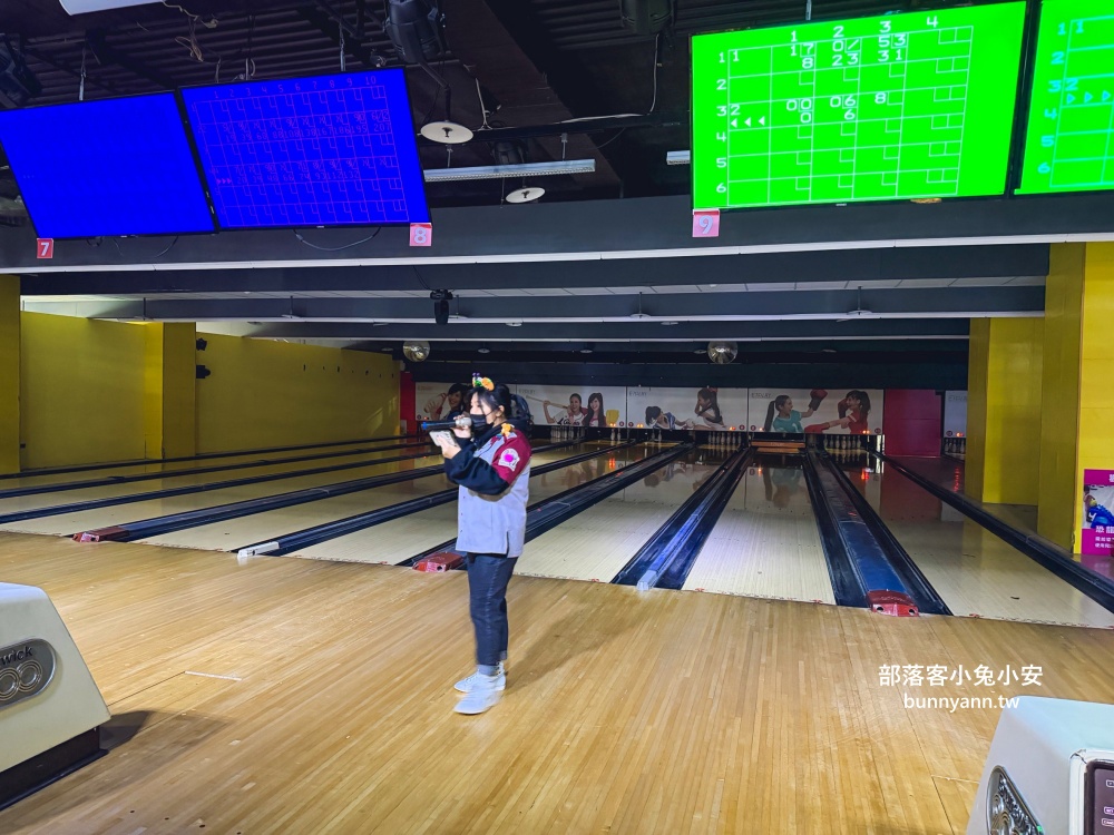 新北室內景點「E7PLAY三重館」一票玩到底，夜光保齡球、撞球、KTV玩到不想回家