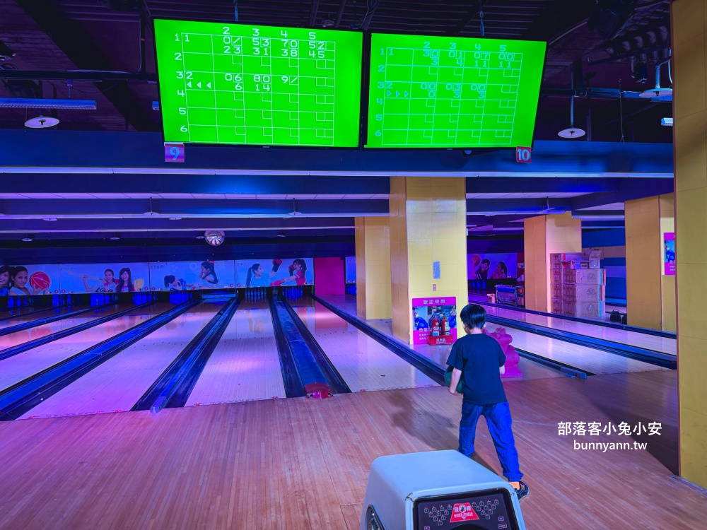 新北室內景點「E7PLAY三重館」一票玩到底,夜光保齡球、撞球、KTV玩到不想回家 新北室內景點「E7PLAY三重館」一票玩到底,夜光保齡球、撞球、KTV玩到不想回家