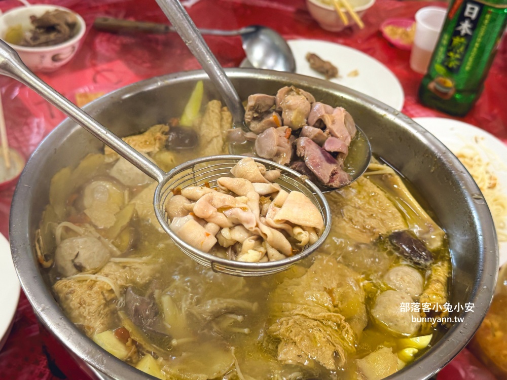 桃園【佳安薑母鴨】隱身小路內的好吃薑母鴨店，小木屋包廂適合聚餐推薦