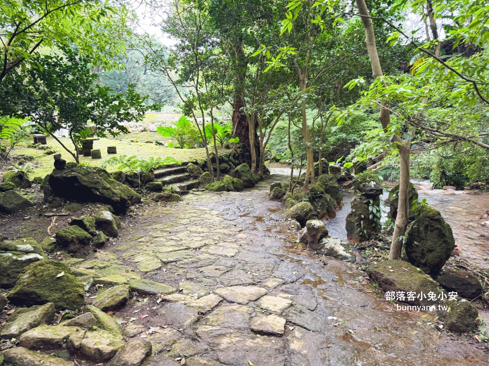 陽明山【小隱潭瀑布】從入口處到牛奶色瀑布來回只要15分鐘輕鬆走 陽明山【小隱潭瀑布】從入口處到牛奶色瀑布來回只要15分鐘輕鬆走