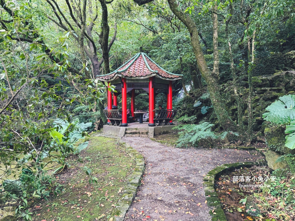 陽明山【小隱潭瀑布】從入口處到牛奶色瀑布來回只要15分鐘輕鬆走 陽明山【小隱潭瀑布】從入口處到牛奶色瀑布來回只要15分鐘輕鬆走