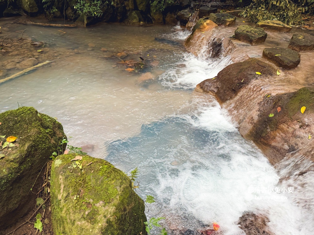 陽明山【小隱潭瀑布】從入口處到牛奶色瀑布來回只要15分鐘輕鬆走