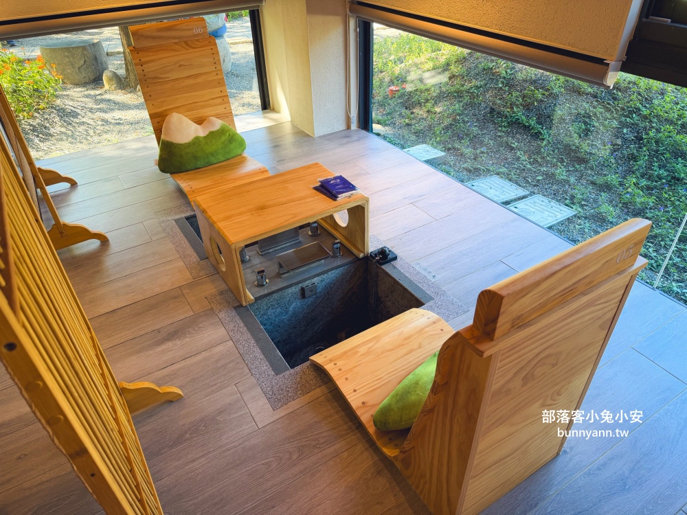 地點有夠偏僻，卻是兩千坪日式綠植栽園區，有森林與戲水池，綠意餐廳超美