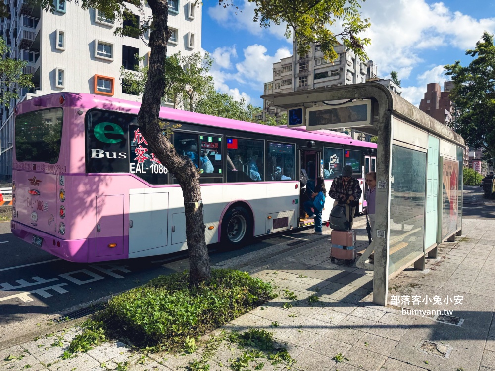 台北木柵公園生態園區，單程繞一圈不用半小時，沿途湖光山色真美