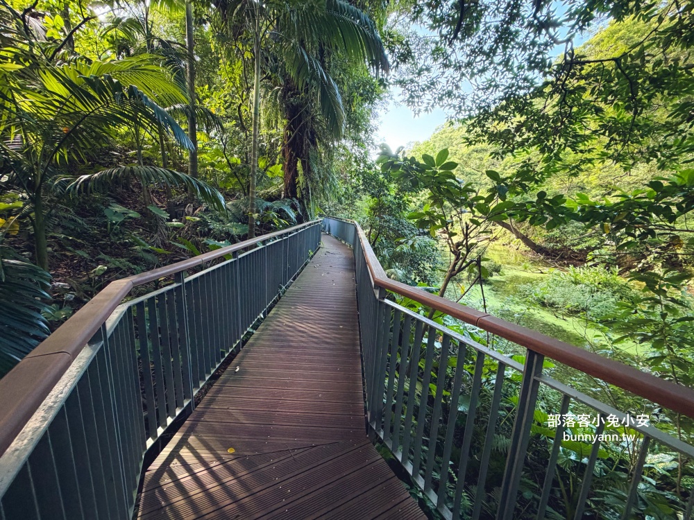 台北木柵公園生態園區，單程繞一圈不用半小時，沿途湖光山色真美