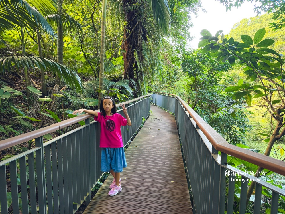 台北木柵公園生態園區，單程繞一圈不用半小時，沿途湖光山色真美