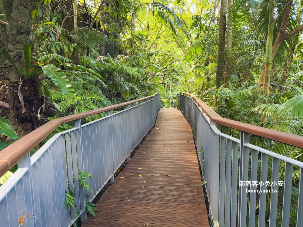 台北木柵公園生態園區，單程繞一圈不用半小時，沿途湖光山色真美