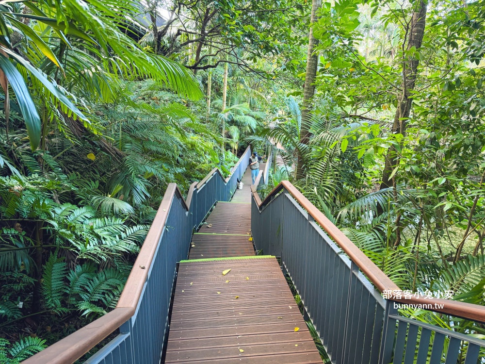台北木柵公園生態園區，單程繞一圈不用半小時，沿途湖光山色真美