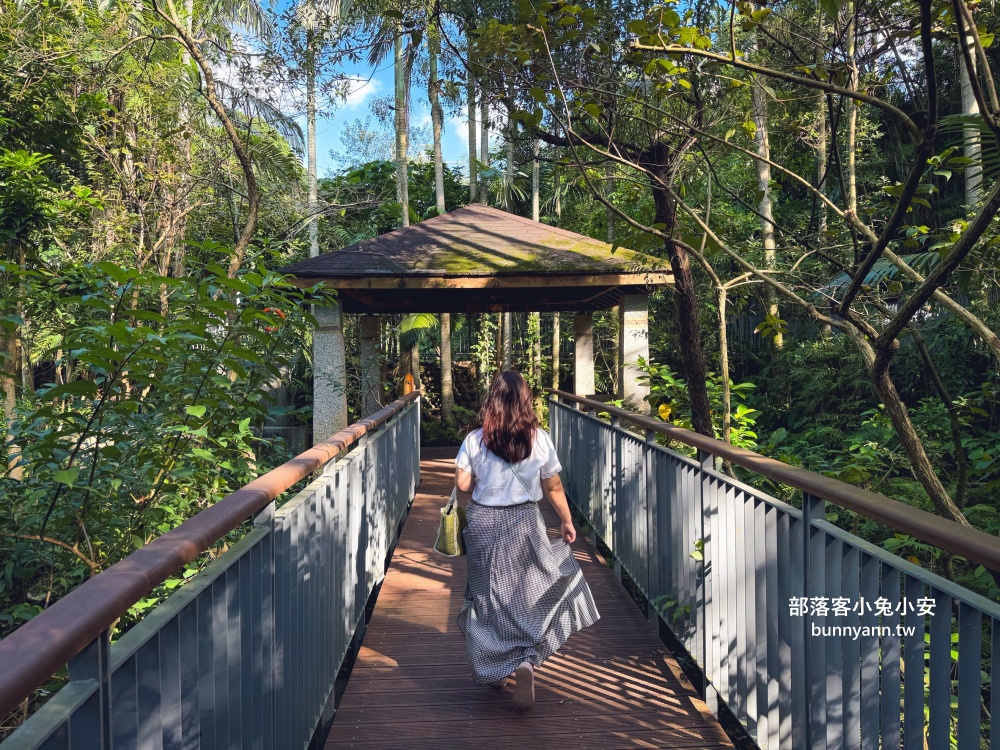 台北木柵公園生態園區，單程繞一圈不用半小時，沿途湖光山色真美