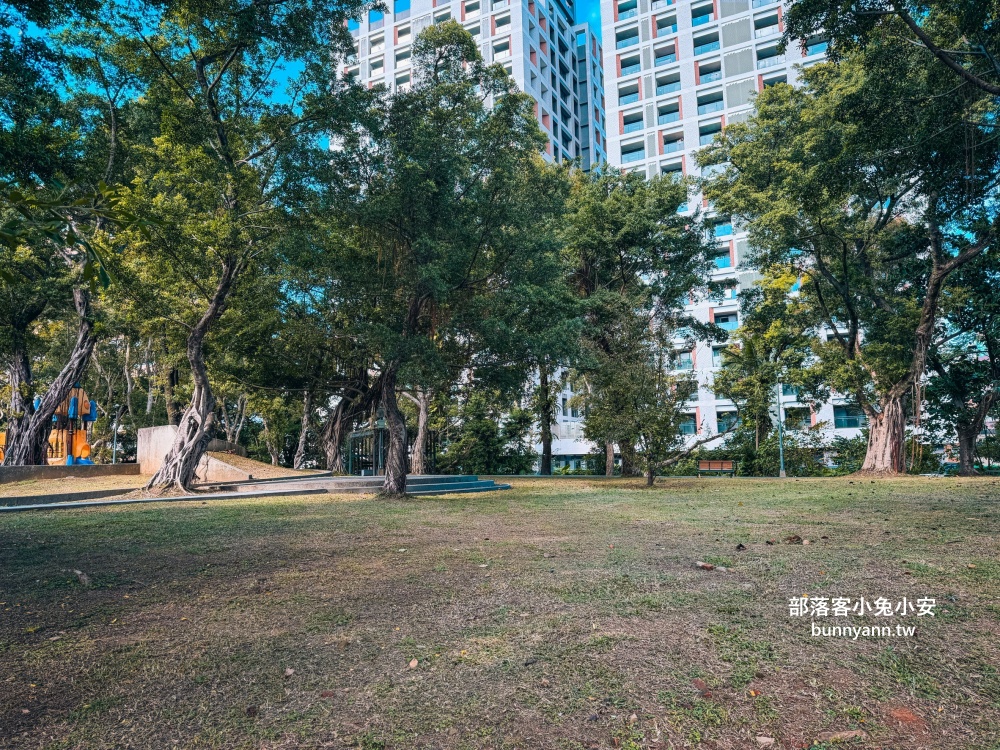 台北木柵公園生態園區，單程繞一圈不用半小時，沿途湖光山色真美