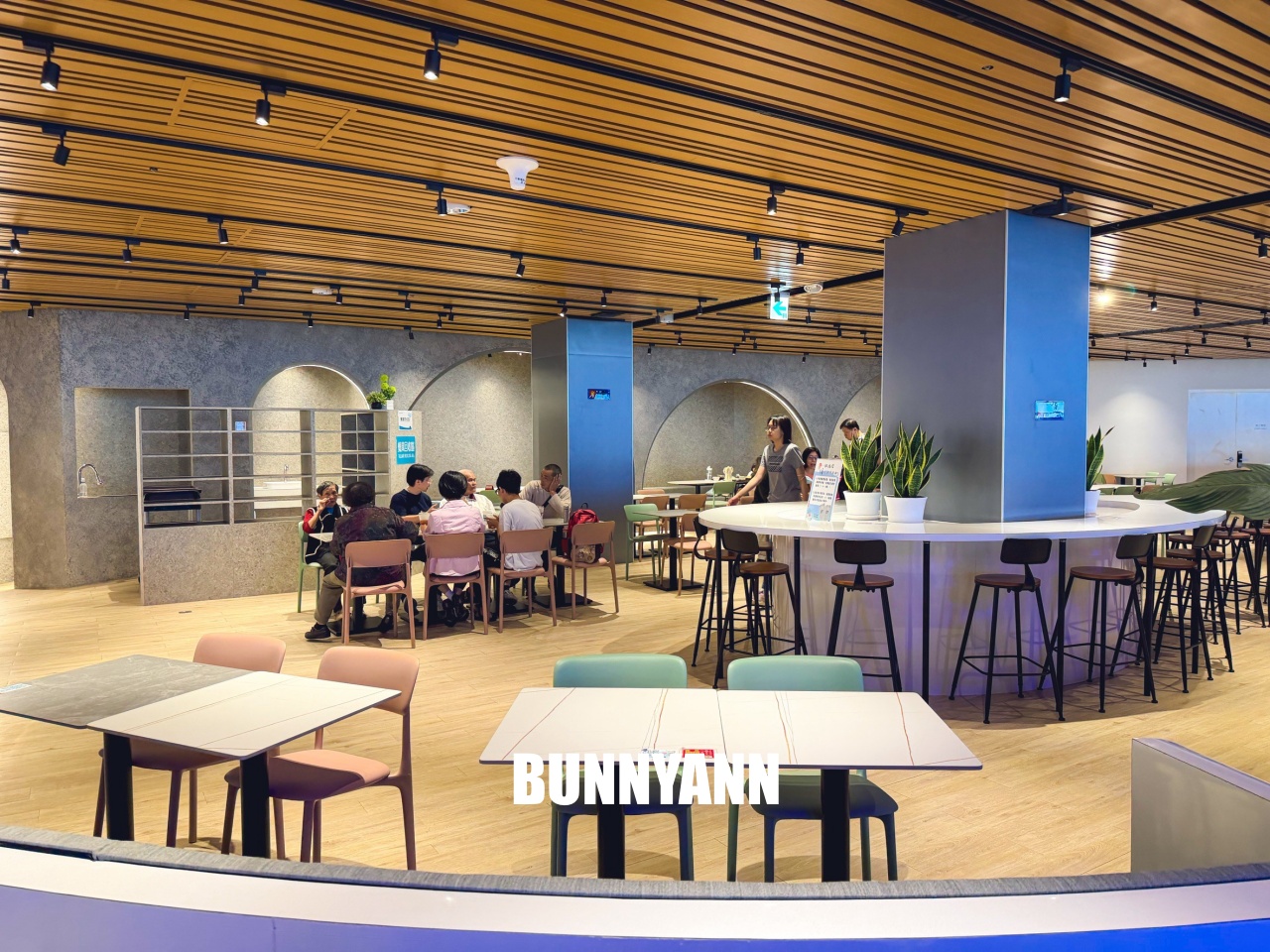 台中梧棲【台中海洋館】漁港旁非常熱門的室內親子水族館