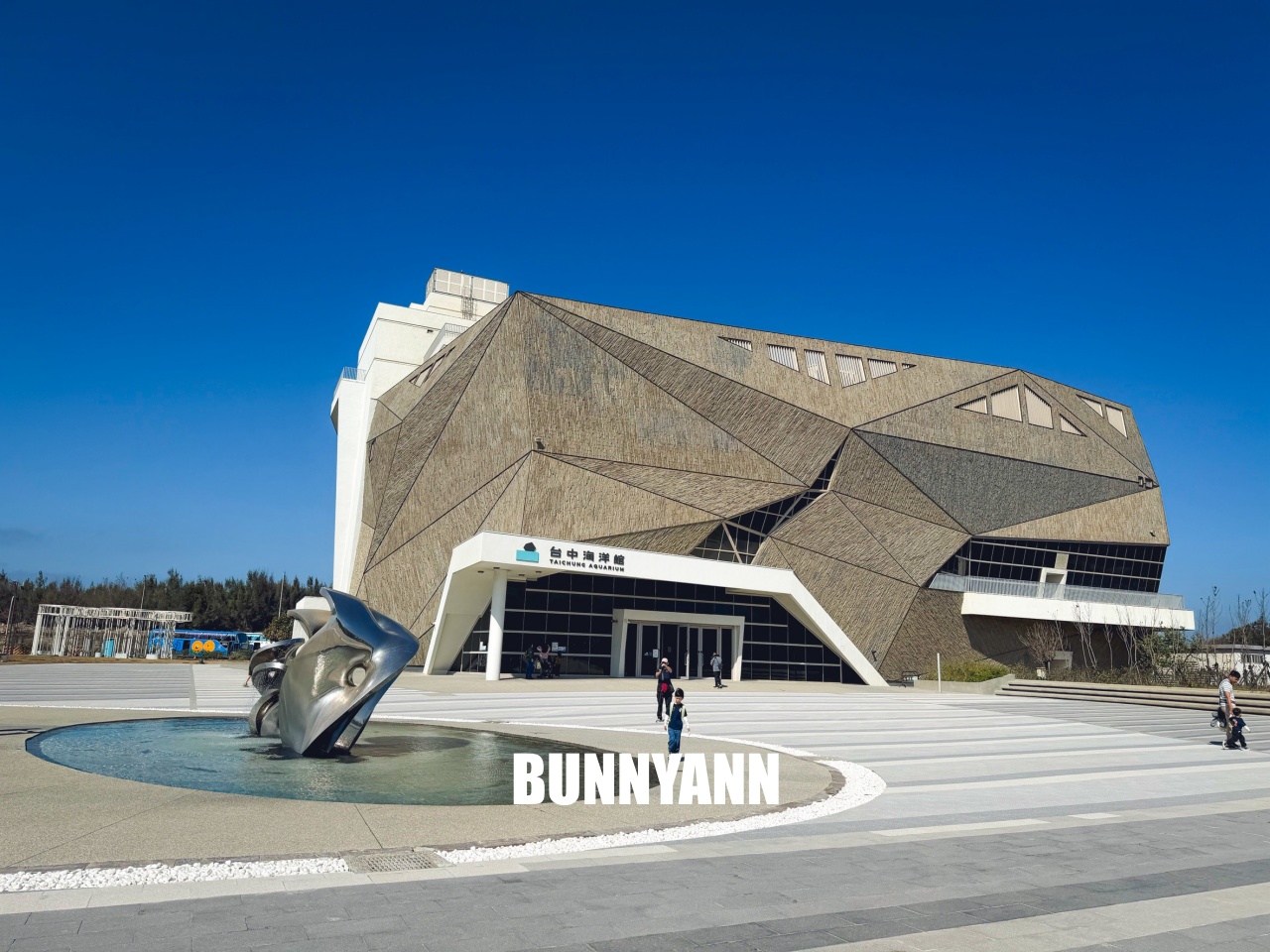 台中梧棲【台中海洋館】漁港旁非常熱門的室內親子水族館