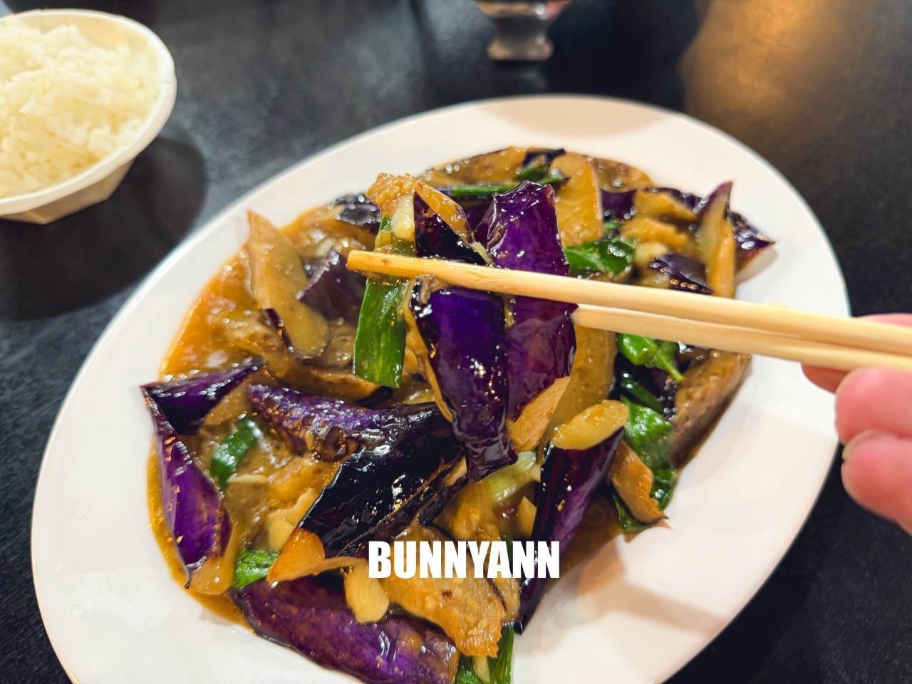 在地人喜愛的「竹子湖山中園野菜餐廳」鮮嫩蔥油雞，雞湯也是招牌必點之一！