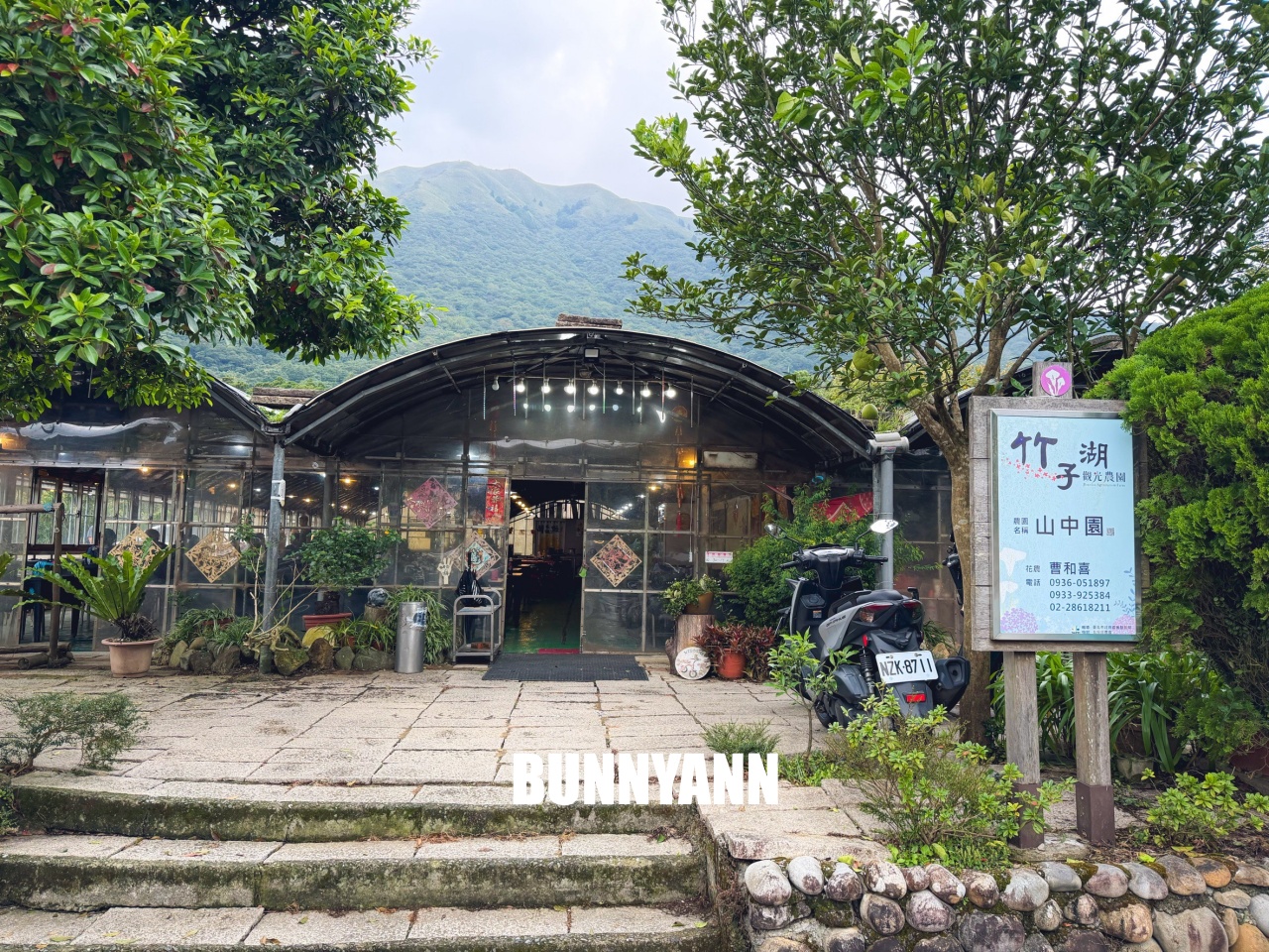 在地人喜愛的「竹子湖山中園野菜餐廳」鮮嫩蔥油雞，雞湯也是招牌必點之一！