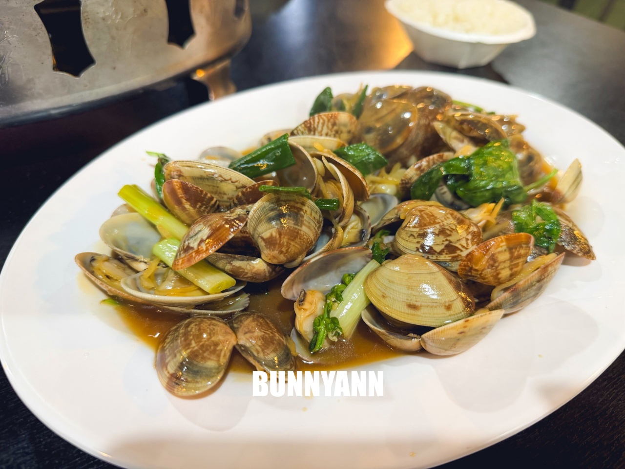 在地人喜愛的「竹子湖山中園野菜餐廳」鮮嫩蔥油雞，雞湯也是招牌必點之一！