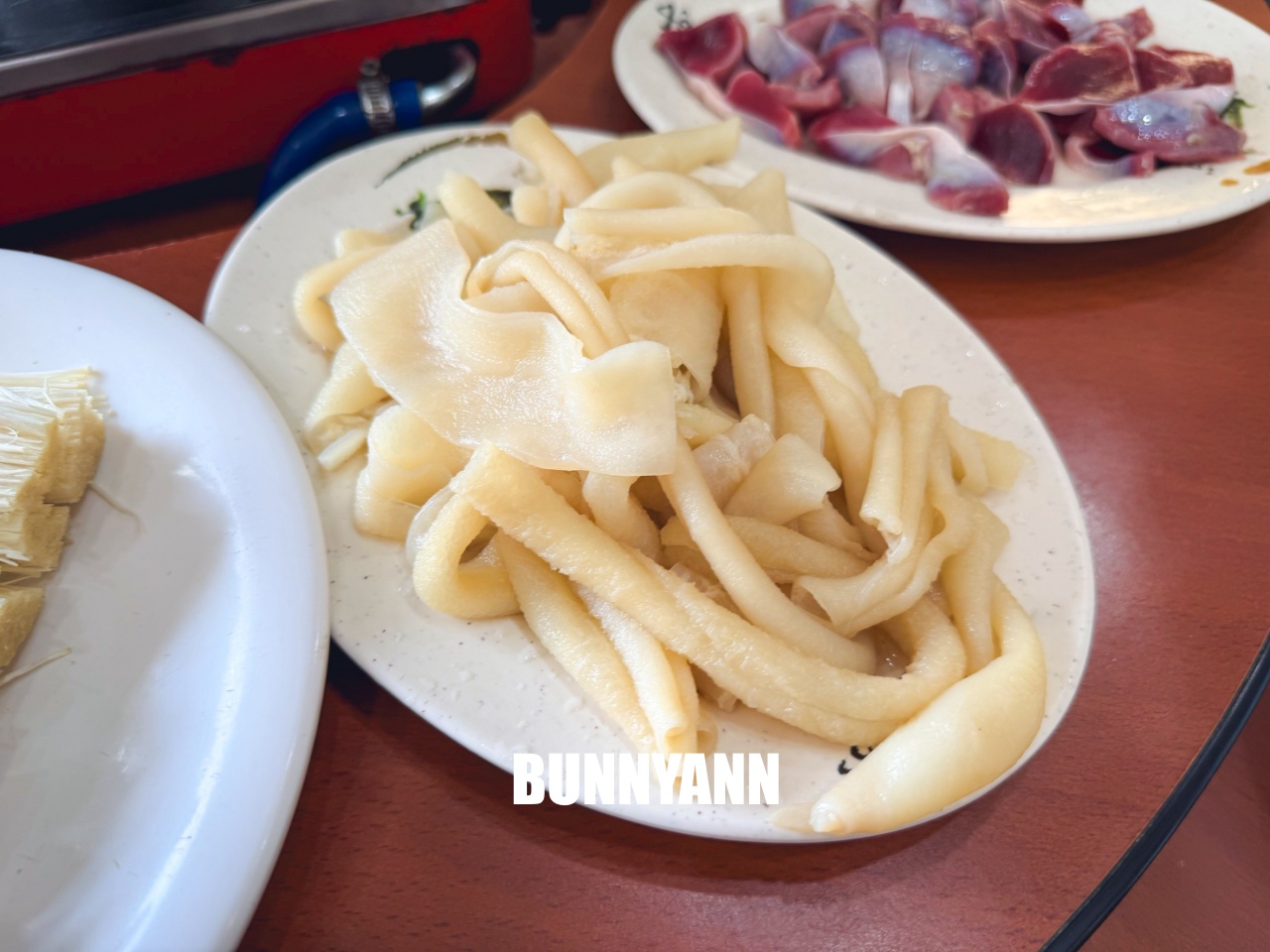 桃園【臺灣番鴨牧場大江店】隱身小路內的好吃薑母鴨店，超大餐廳適合團客聚餐推薦