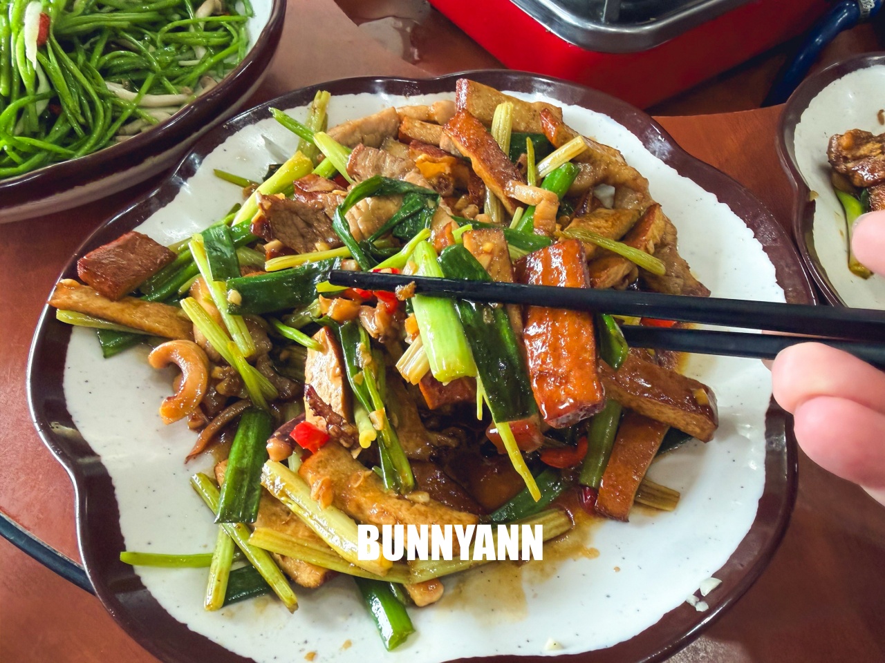 桃園【臺灣番鴨牧場大江店】隱身小路內的好吃薑母鴨店，超大餐廳適合團客聚餐推薦