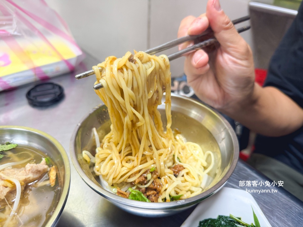 北投美食【上全肉羹】北投市場超人氣排隊名店，肉羹大塊紮實，湯頭也不差!