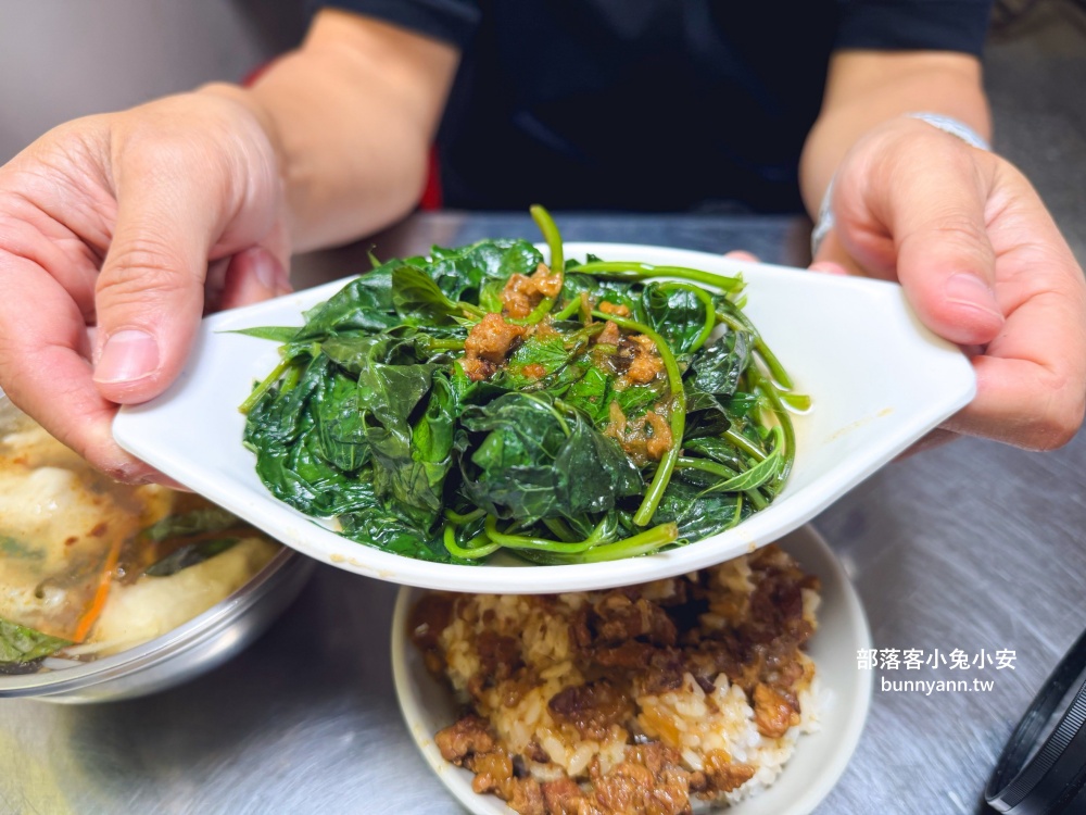北投美食【上全肉羹】北投市場超人氣排隊名店，肉羹大塊紮實，湯頭也不差!
