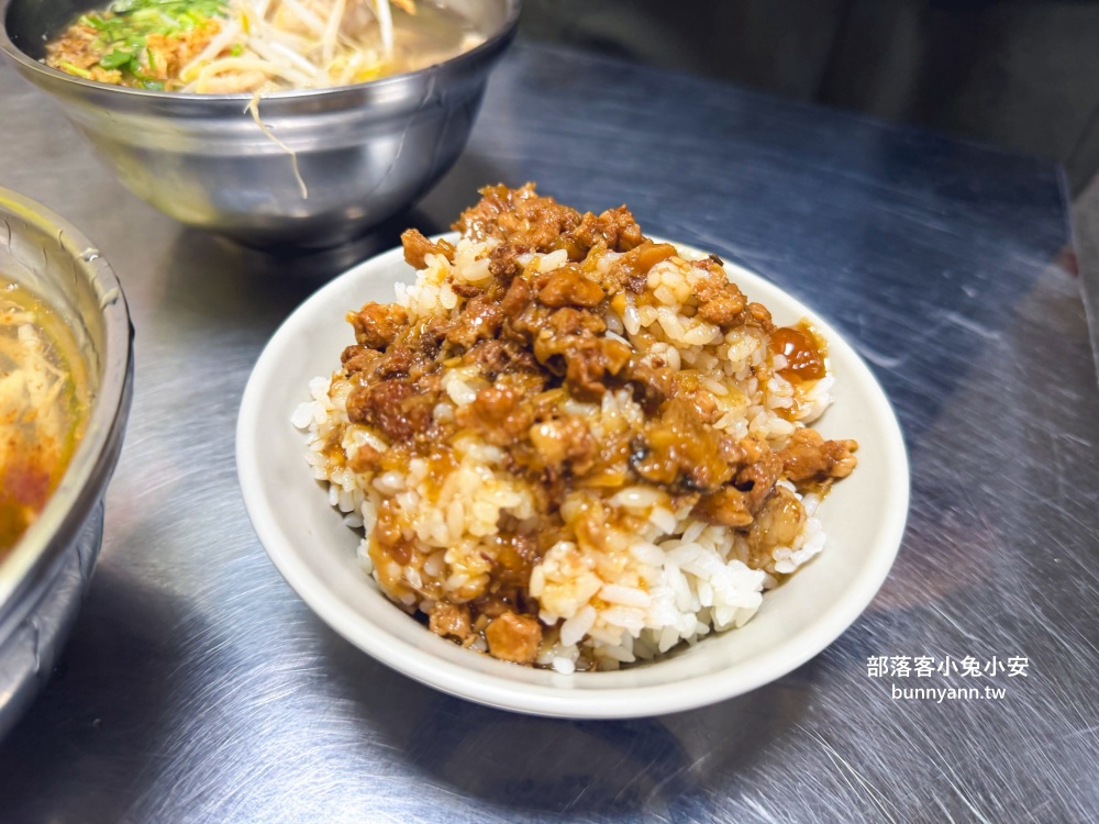 北投美食【上全肉羹】北投市場超人氣排隊名店，肉羹大塊紮實，湯頭也不差!