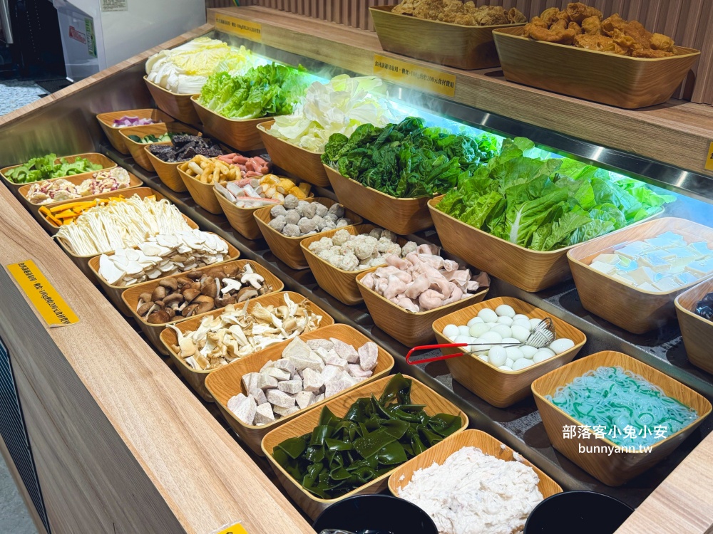 桃園【売鍋中壢龍岡店】超高CP值火鍋店，冰淇淋跟小菜隨你吃！