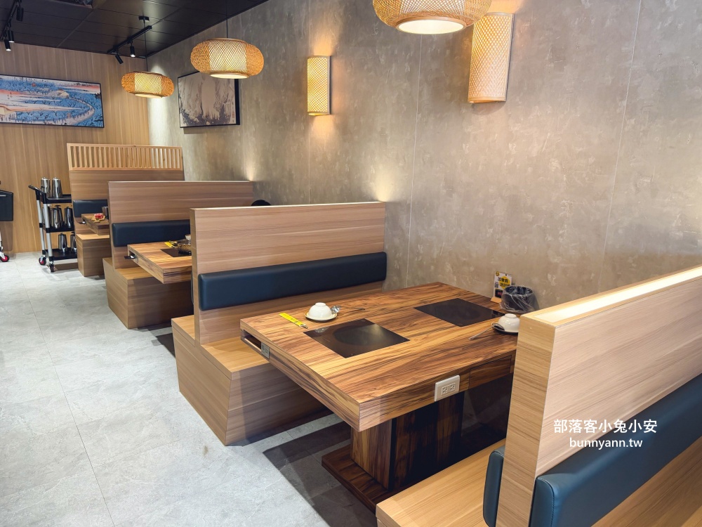 桃園【売鍋中壢龍岡店】超高CP值火鍋店，冰淇淋跟小菜隨你吃！