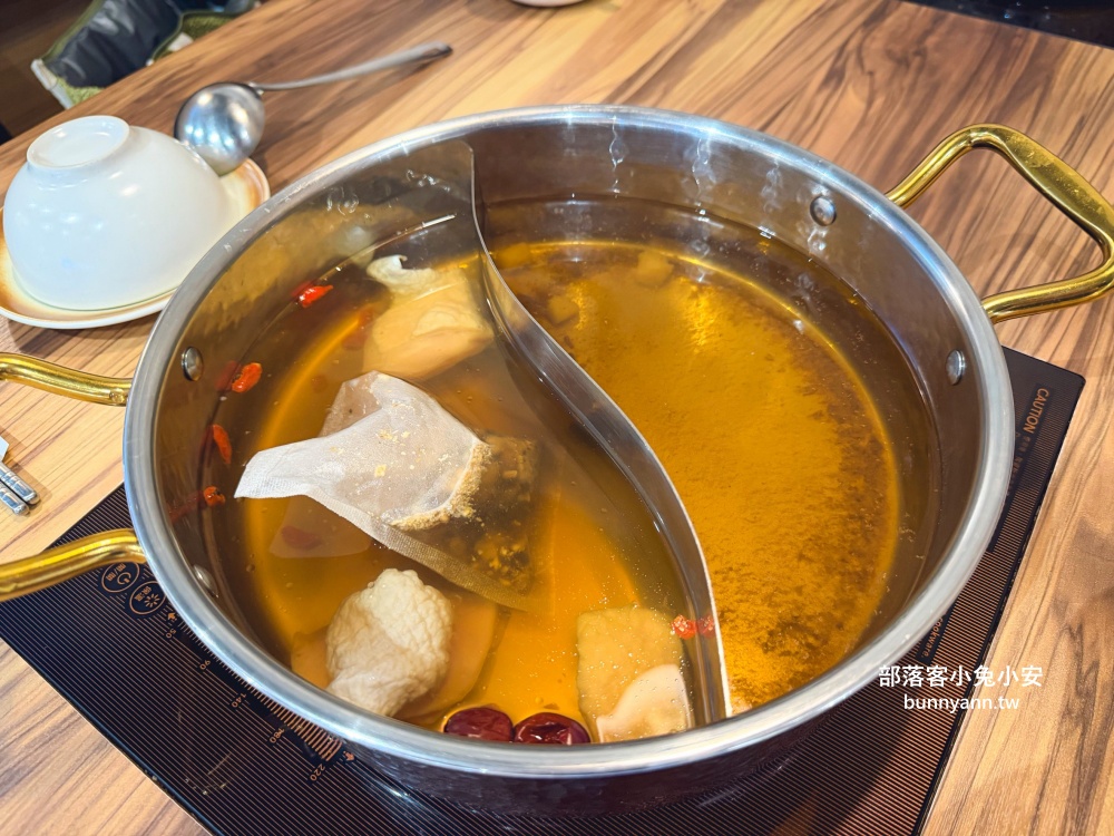 桃園【売鍋中壢龍岡店】超高CP值火鍋店，冰淇淋跟小菜隨你吃！