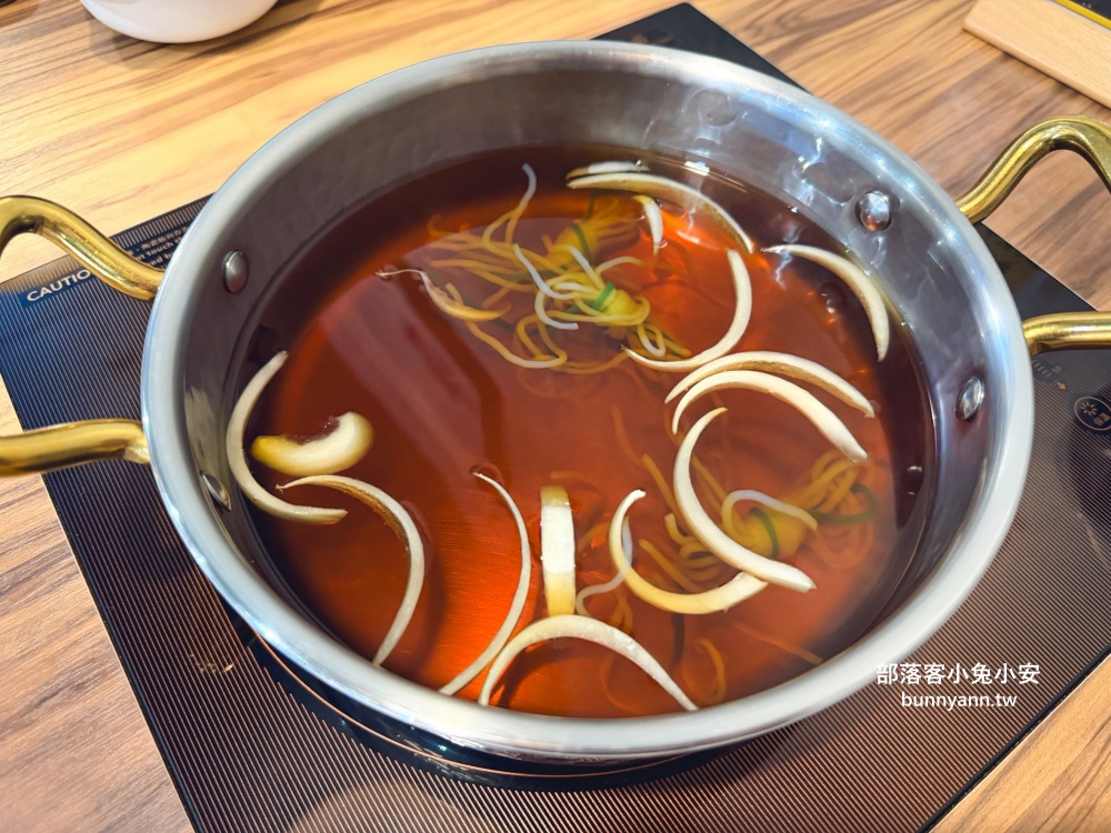 桃園【売鍋中壢龍岡店】超高CP值火鍋店，冰淇淋跟小菜隨你吃！