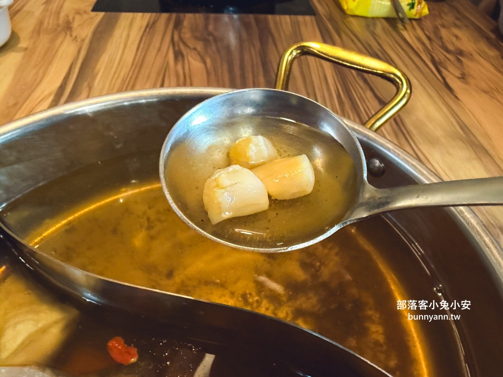 桃園【売鍋中壢龍岡店】超高CP值火鍋店，冰淇淋跟小菜隨你吃！